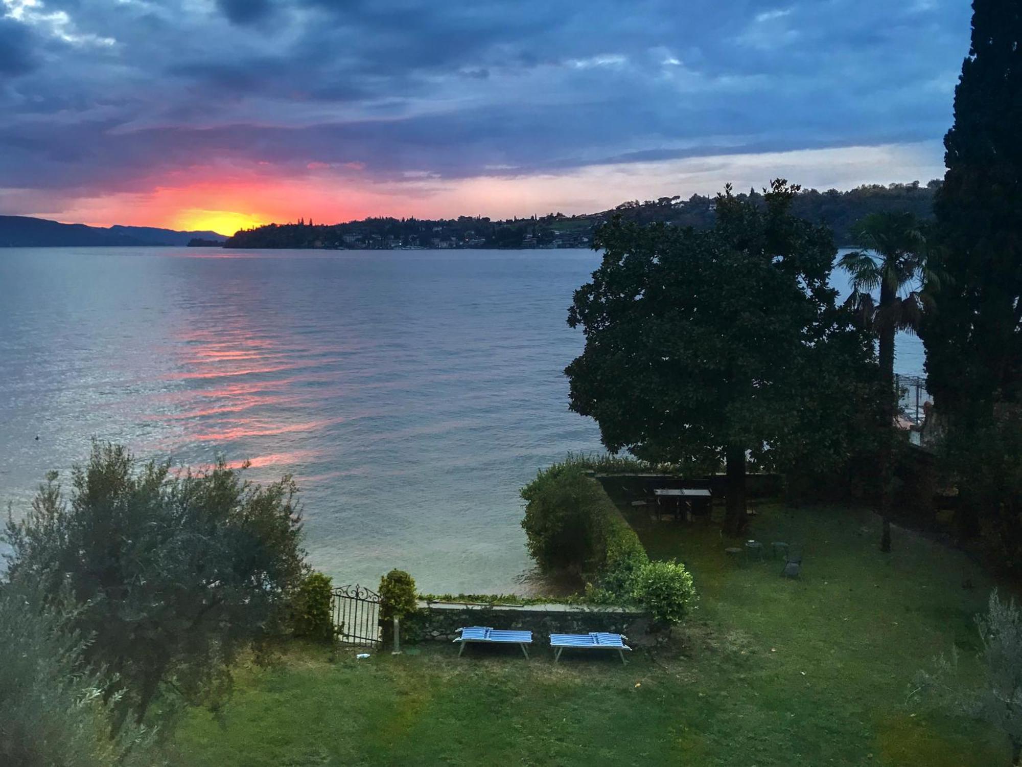 Luxury Lakeside Apartment Right On The Water Salò Eksteriør bilde
