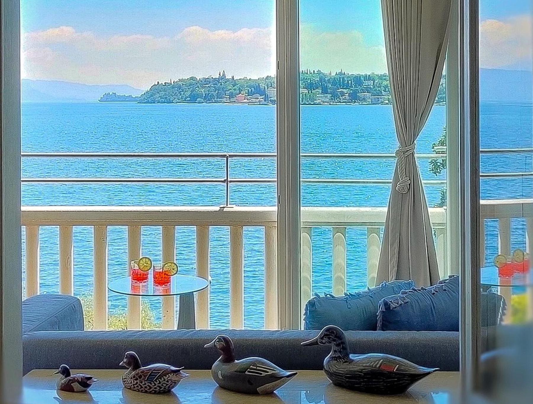 Luxury Lakeside Apartment Right On The Water Salò Eksteriør bilde