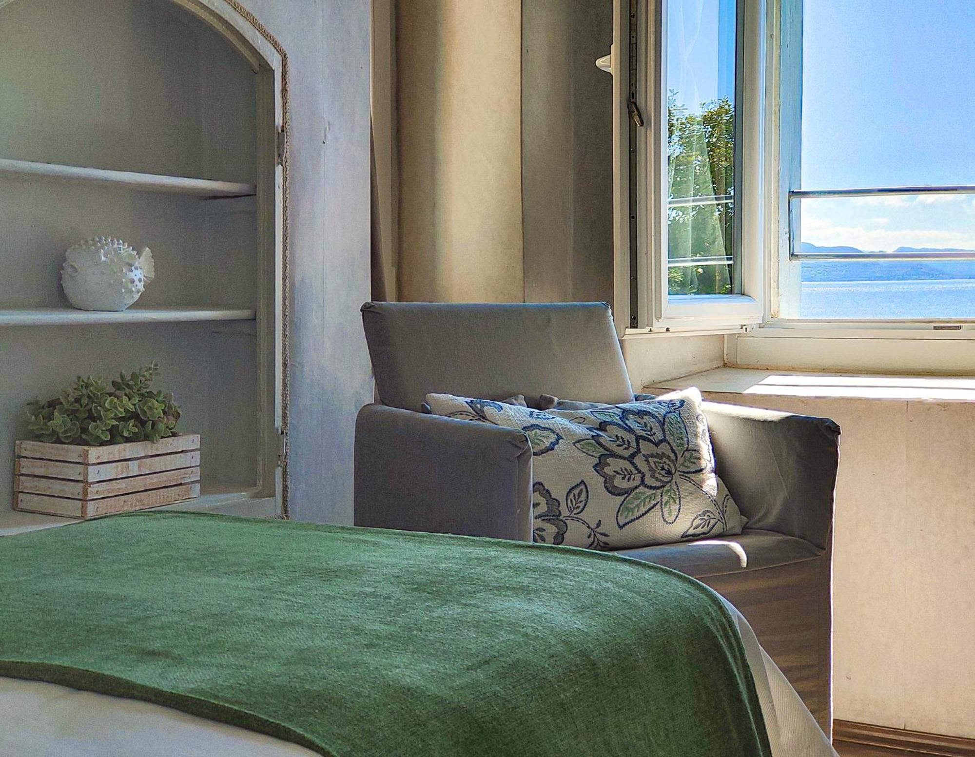 Luxury Lakeside Apartment Right On The Water Salò Eksteriør bilde