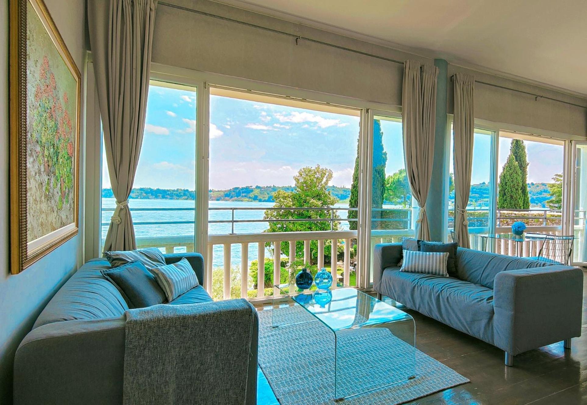 Luxury Lakeside Apartment Right On The Water Salò Eksteriør bilde