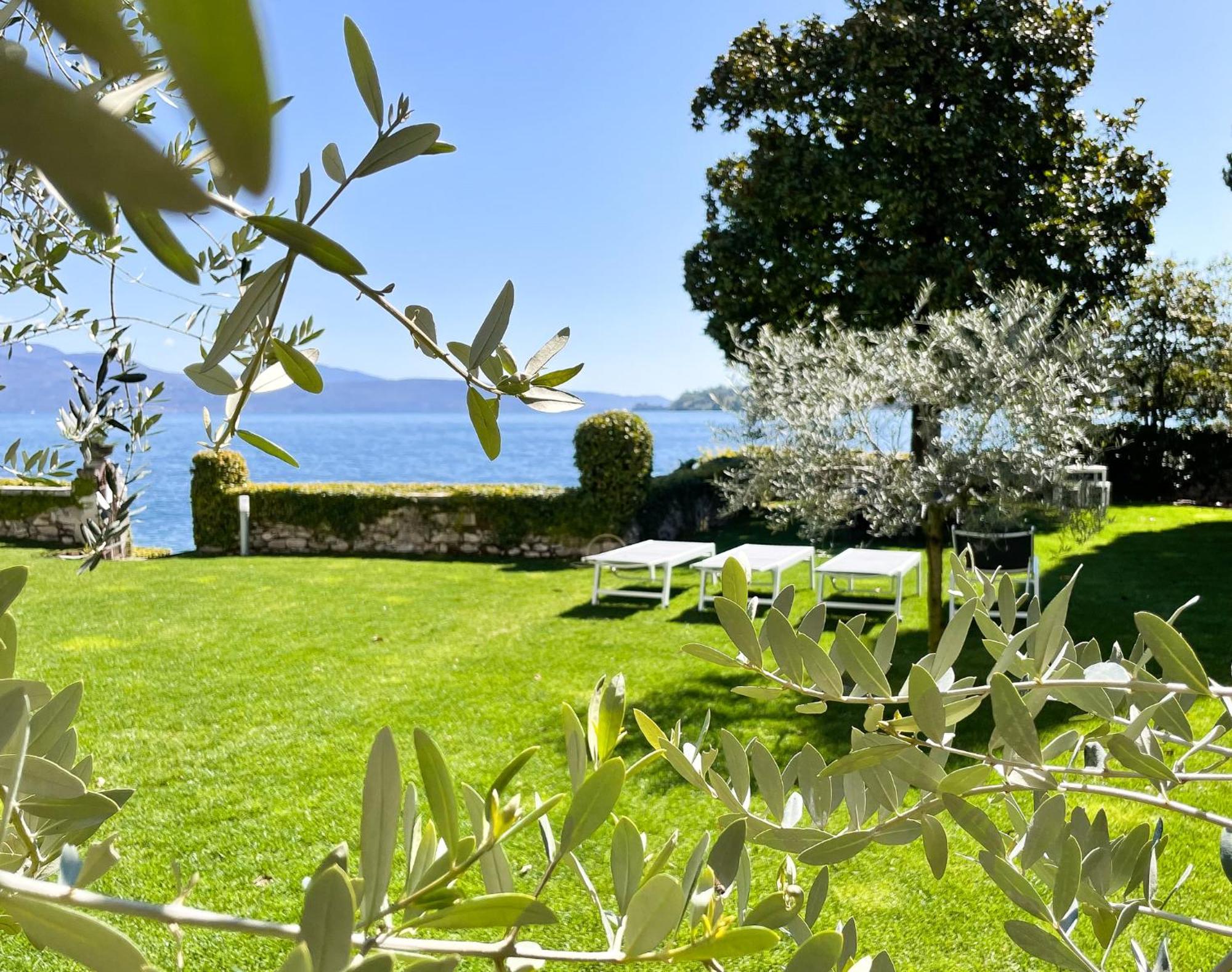 Luxury Lakeside Apartment Right On The Water Salò Eksteriør bilde